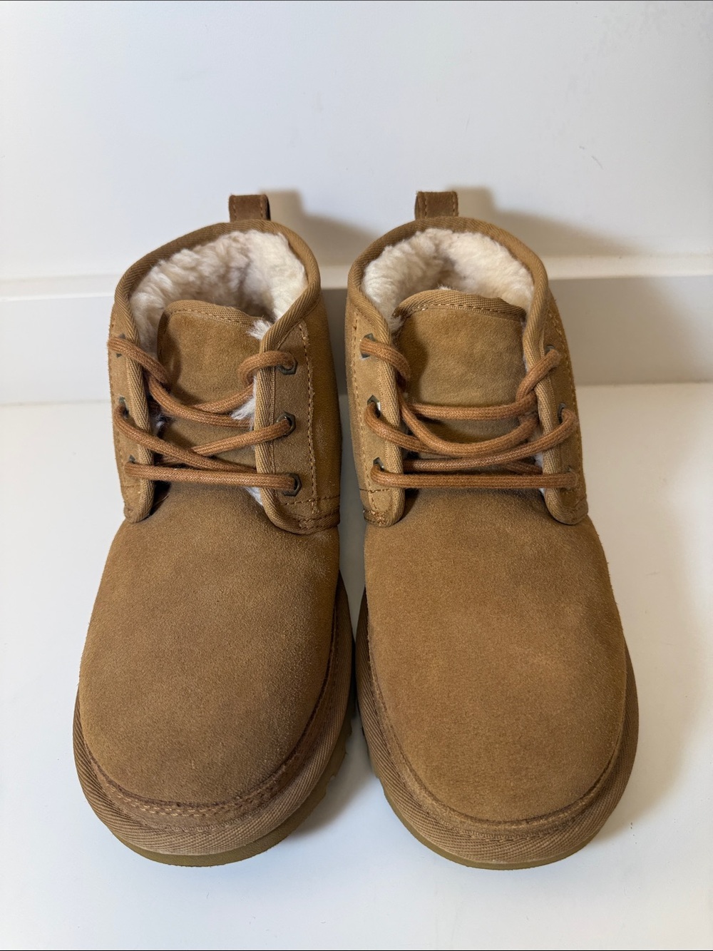 Brand New UGG Men’s Neumel Suede Lined Chukka Boots in Chestnut - Size 7